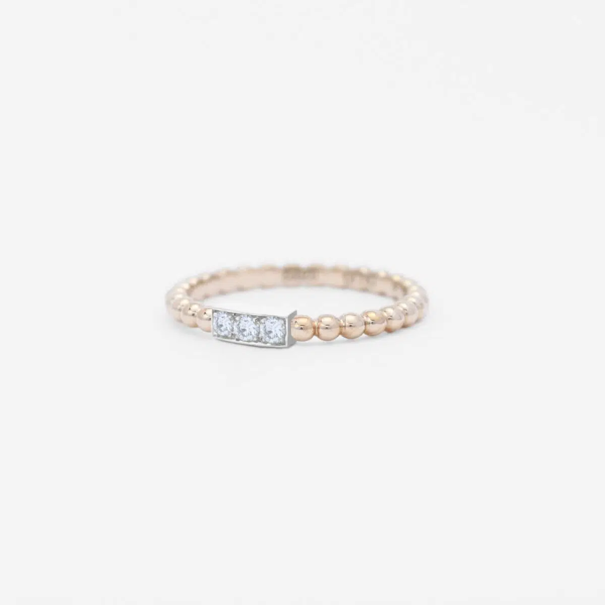 anneau perlé en or rose 18 carats avec une barrette en or blanc avec des diamants