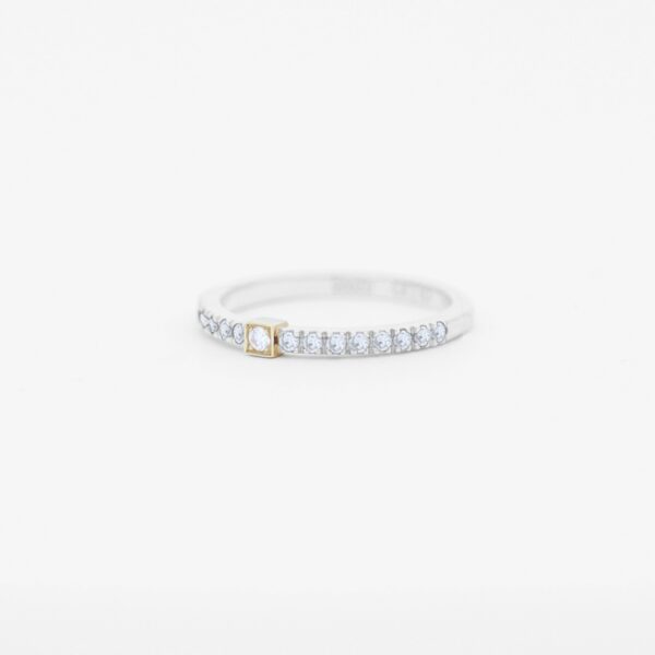 anneau serti en or blanc 18 carats avec une barrette en or jaune avec un diamants