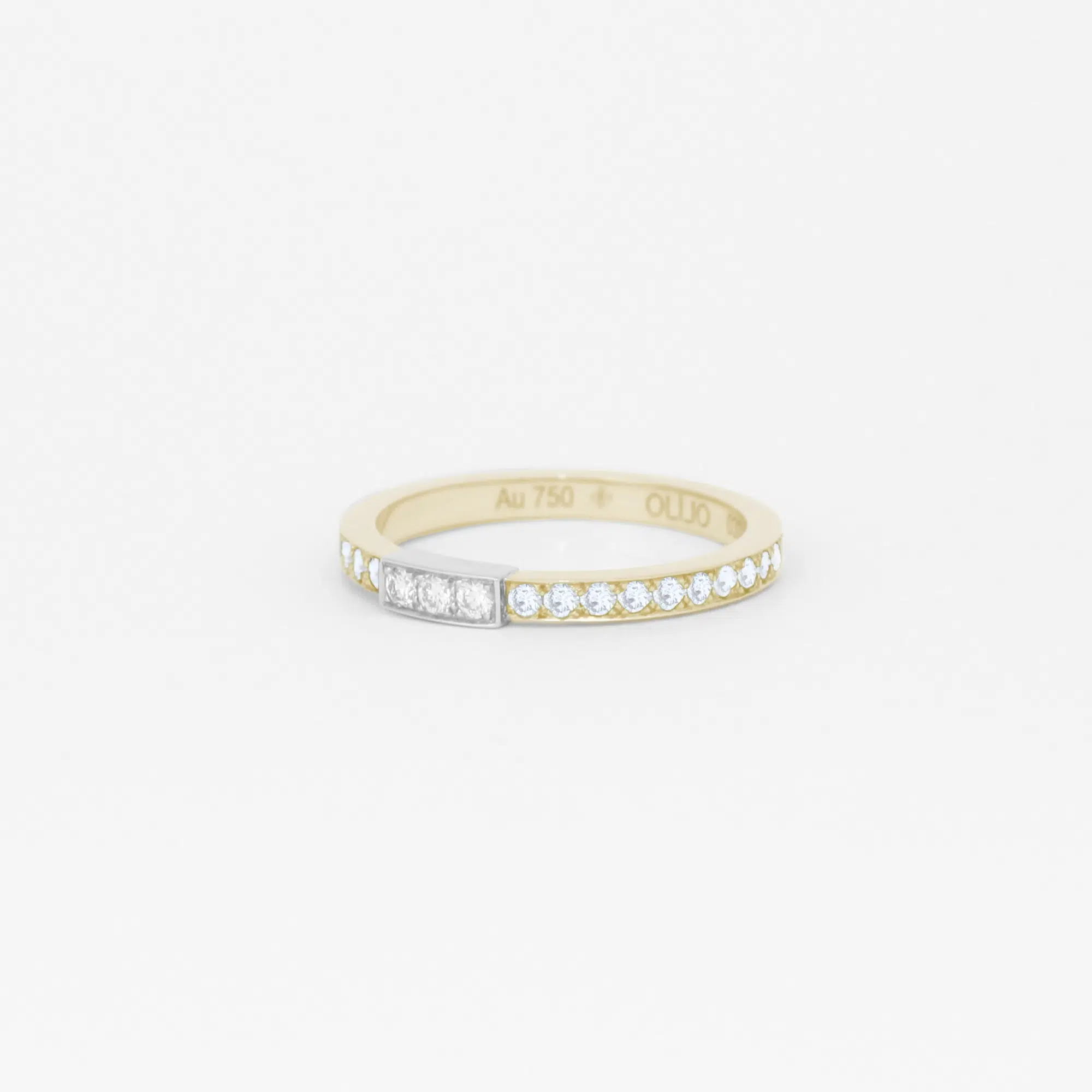 anneau serti en or jaune 18 carats avec une barrette en or blanc avec des diamants