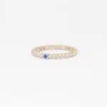 anneau solano torsadé en or rose 18 carats avec une barrette en or blanc avec un saphir bleu