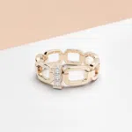 anneau maillon en or rose 18 carats et une barrette avec des diamants en or rose
