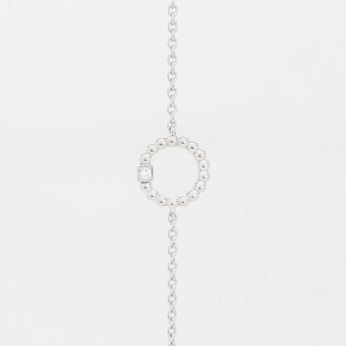 Bracelet en or blanc 18 carats en forme d'anneau perlé et diamant en or blanc