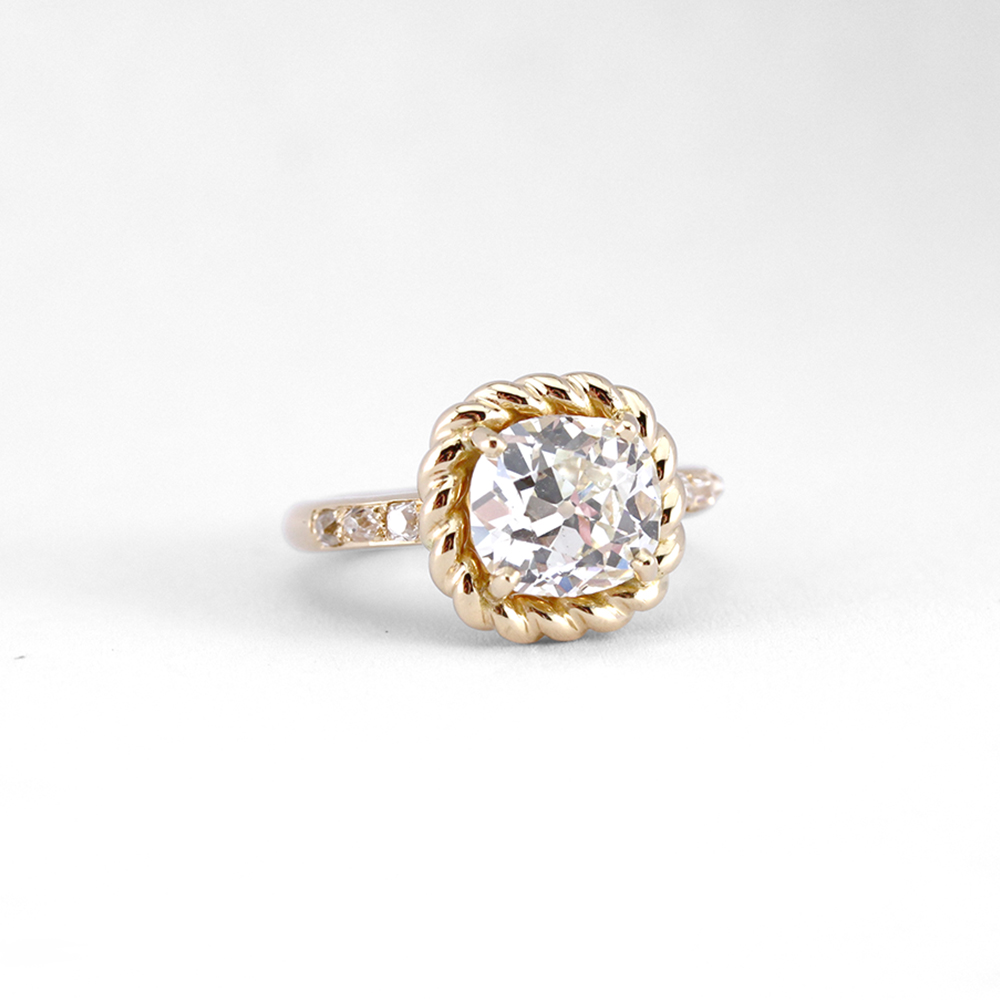 Bague solitaire magnifique diamant taille ancienne or jaune torsadé