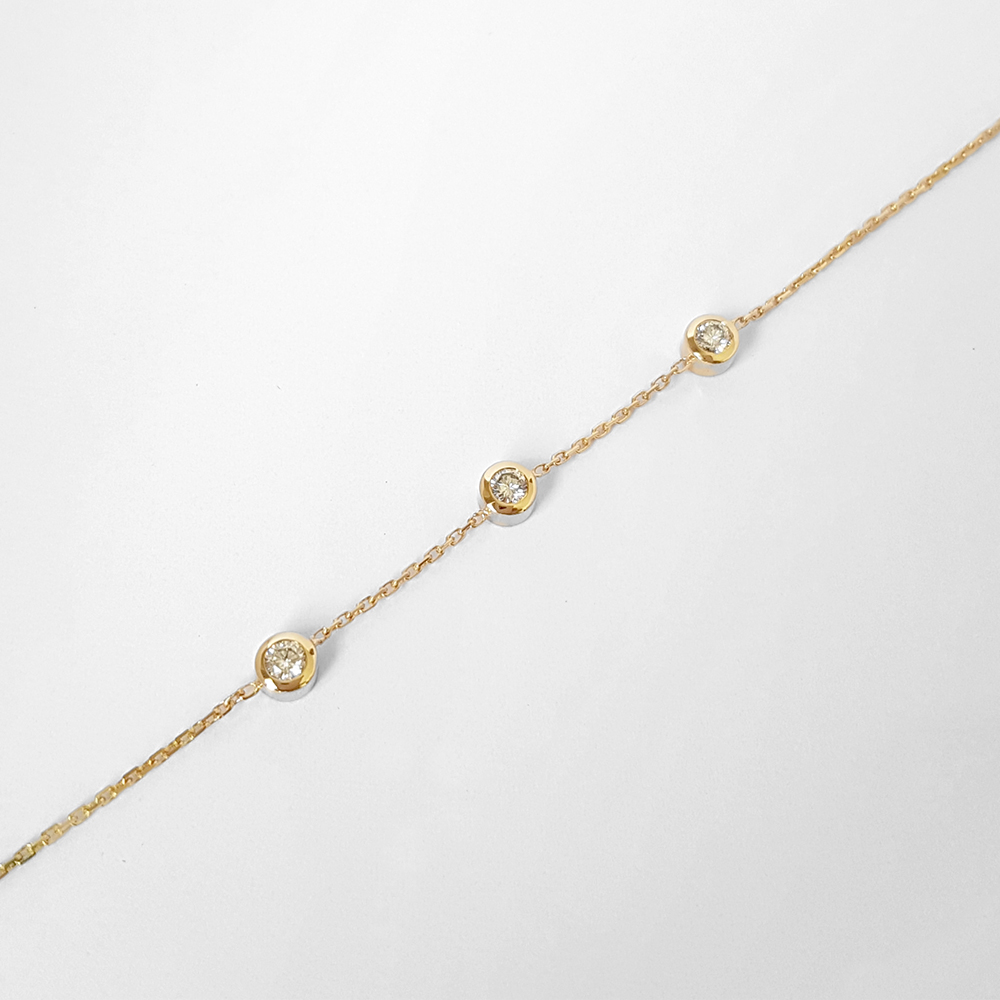 Bracelet en or jaune et trois diamants serti clos symboliques